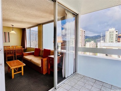 Rarely available high-floor corner unit on the Diamond Head side - photo 10