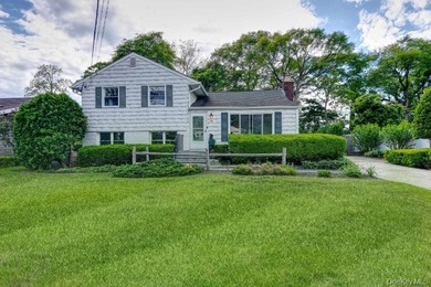 Spacious Split Level Home in the Heart of West Islip. Inside - photo 1
