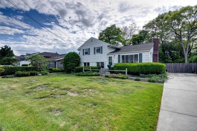 Spacious Split Level Home in the Heart of West Islip. Inside - photo 3