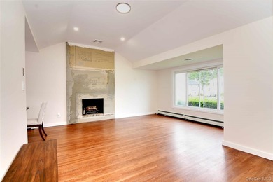 Spacious Split Level Home in the Heart of West Islip. Inside - photo 4