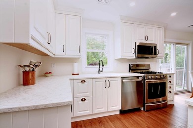 Spacious Split Level Home in the Heart of West Islip. Inside - photo 9