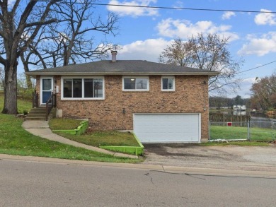 Goose Lake Home For Sale in Lake In The Hills Illinois