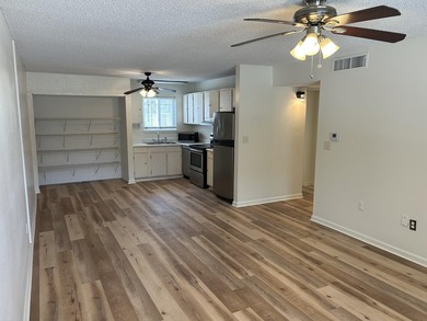 First floor, two bedroom condo in Niceville. New HVAC unit in - photo 1