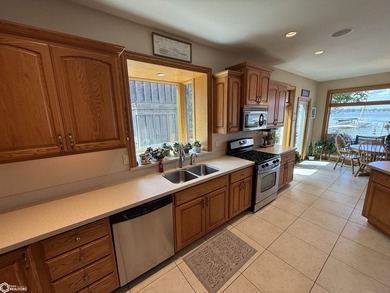 Unrivaled Waterfront Luxury with Private Guest Retreat & Sandy - photo 12