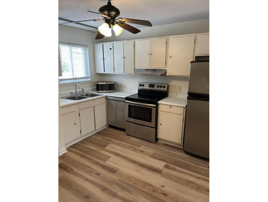 First floor, two bedroom condo in Niceville. New HVAC unit in - photo 5