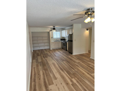 First floor, two bedroom condo in Niceville. New HVAC unit in - photo 7