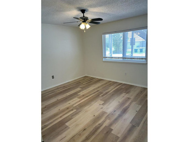 First floor, two bedroom condo in Niceville. New HVAC unit in - photo 9