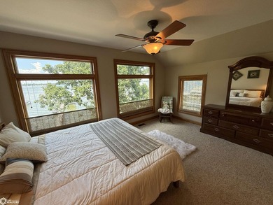 Unrivaled Waterfront Luxury with Private Guest Retreat & Sandy - photo 31