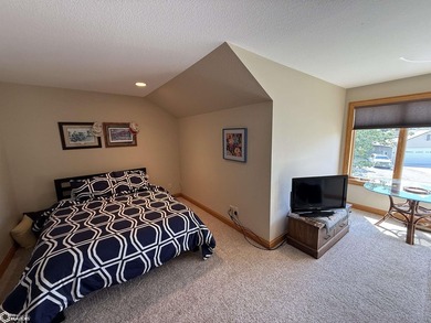 Unrivaled Waterfront Luxury with Private Guest Retreat & Sandy - photo 36