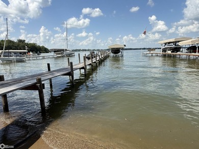 Unrivaled Waterfront Luxury with Private Guest Retreat & Sandy - photo 50