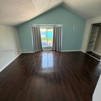 POOL HOME!!! Beautiful detached single-family home with a - photo 9