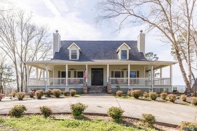 Wake up to million-dollar Lake Guntersville views every single - photo 5