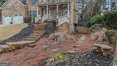 Welcome to this spacious 6-bedroom, 4 full bathroom home - photo 3