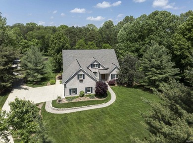 This pristine home on Bloomington's south side benefits from its - photo 2