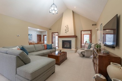 This pristine home on Bloomington's south side benefits from its - photo 4