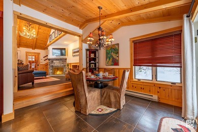 The idyllic and quintessential Adirondack Cottage that everyone - photo 9