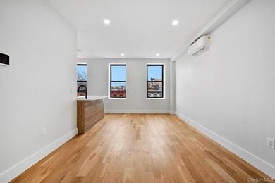 PENTHOUSE PERFECTION WITH PRIVATE ROOFTOP TERRACE AND MANHATTAN - photo 4
