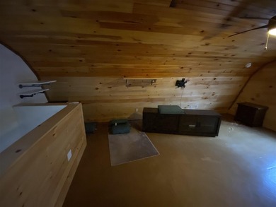 Immaculate 11/2 story cabin located near the shores of Barren - photo 13