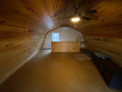 Immaculate 11/2 story cabin located near the shores of Barren - photo 15