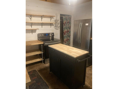 Immaculate 11/2 story cabin located near the shores of Barren - photo 16