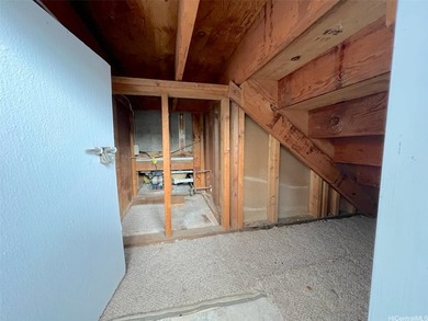 Discover this conveniently located townhouse in the heart of - photo 6