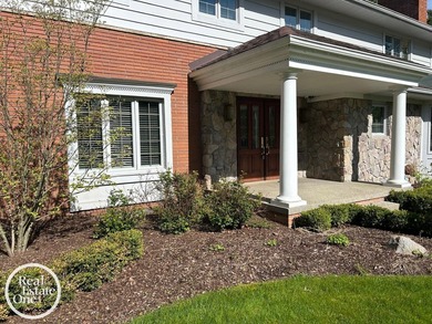 Absolute move-in condition with countless updates. Features open - photo 3