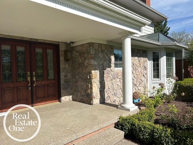 Absolute move-in condition with countless updates. Features open - photo 4
