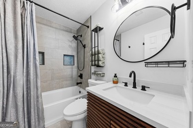 Beautifully remodeled and move-in ready, this 3-bedroom, 2-bath - photo 7