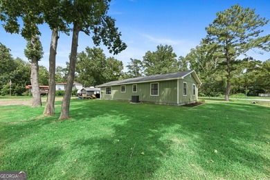 Beautifully remodeled and move-in ready, this 3-bedroom, 2-bath - photo 9