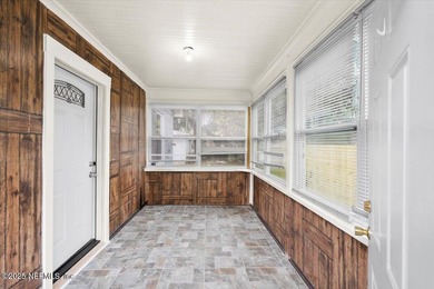 Move-In Ready, freshly updated Jacksonville Home. Seller is - photo 2