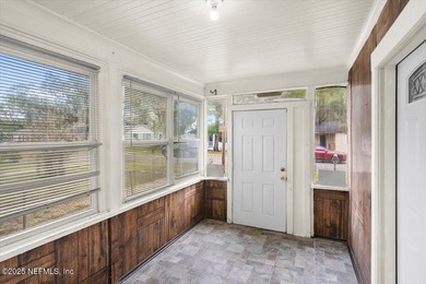 Move-In Ready, freshly updated Jacksonville Home. Seller is - photo 3