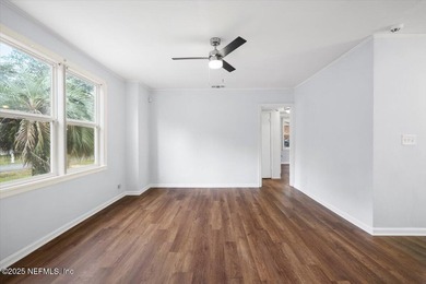 Move-In Ready, freshly updated Jacksonville Home. Seller is - photo 5