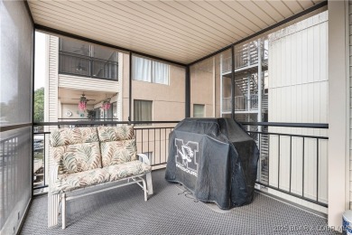 Gorgeous panoramic views, large custom Screened in deck designs