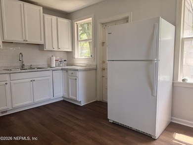 Move-In Ready, freshly updated Jacksonville Home. Seller is - photo 7