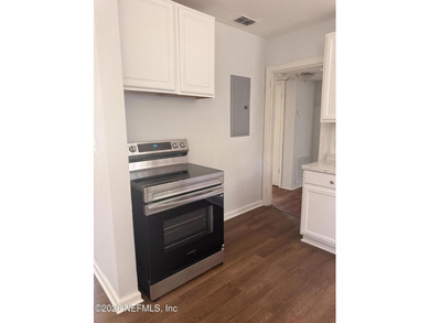 Move-In Ready, freshly updated Jacksonville Home. Seller is - photo 9