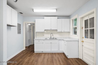 Move-In Ready, freshly updated Jacksonville Home. Seller is - photo 10
