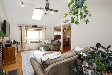Welcome to this warm and inviting Colonial in the heart of Bay - photo 9