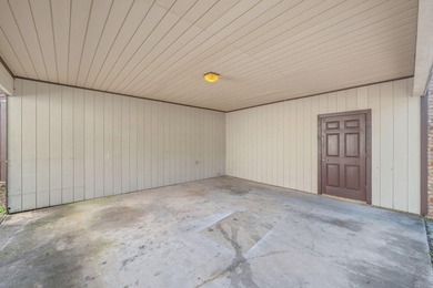 Move-in ready and even better--seller to install new siding & a - photo 4