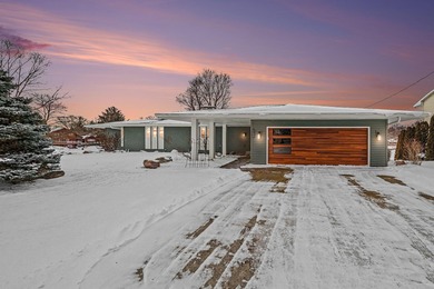 (private lake, pond, creek) Home For Sale in Battle Creek Michigan