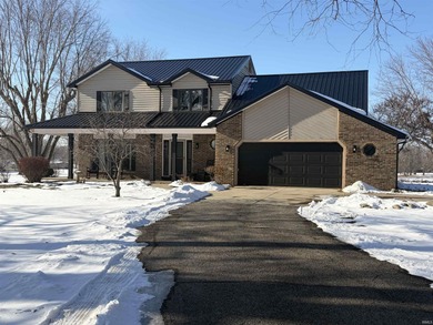 Cree Lake Home For Sale in Kendallville Indiana