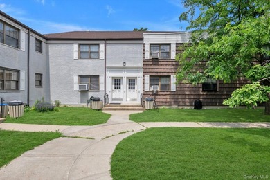 Welcome to Hyde Park in the heart of Kew Gardens Hills! This - photo 1