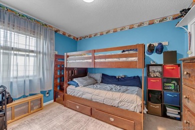Welcome to Hyde Park in the heart of Kew Gardens Hills! This - photo 9