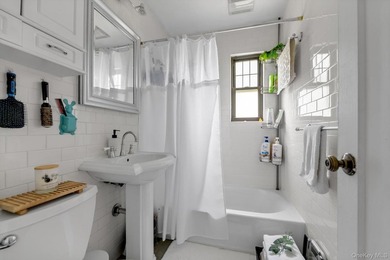 Welcome to Hyde Park in the heart of Kew Gardens Hills! This - photo 10