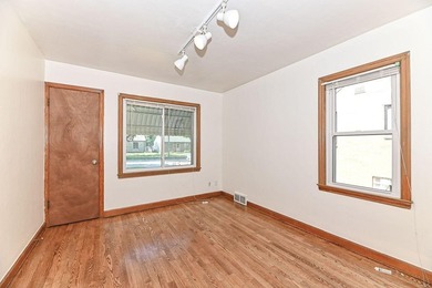 Welcome home to this beautifully updated 3 BDRM, 2-bath - photo 17