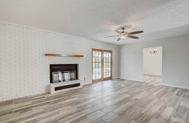 Welcome to 12302 Country Club Drive in the desirable Sandy Creek - photo 7