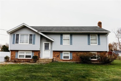 Well maintained home in a very desirable location. Main level - photo 1