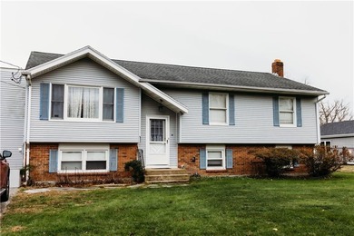Well maintained home in a very desirable location. Main level - photo 2