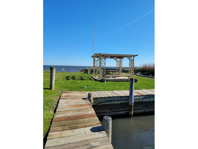 Deeded Beach and Dock Rights. Exceptional opportunity in one of - photo 4