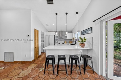 Beautifully remodeled 2-bedroom, 2-bath corner single-family - photo 11