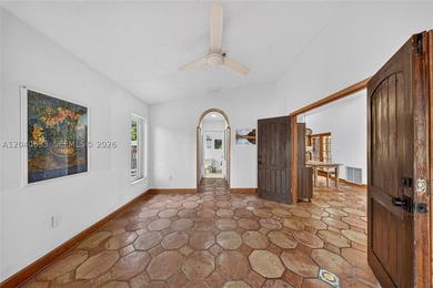 Beautifully remodeled 2-bedroom, 2-bath corner single-family - photo 16